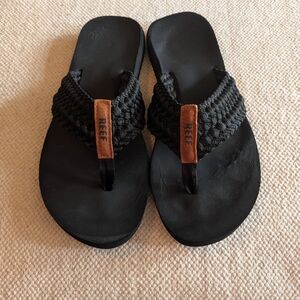 Reef Ladies Black Braided Thong Sandals, Size 8